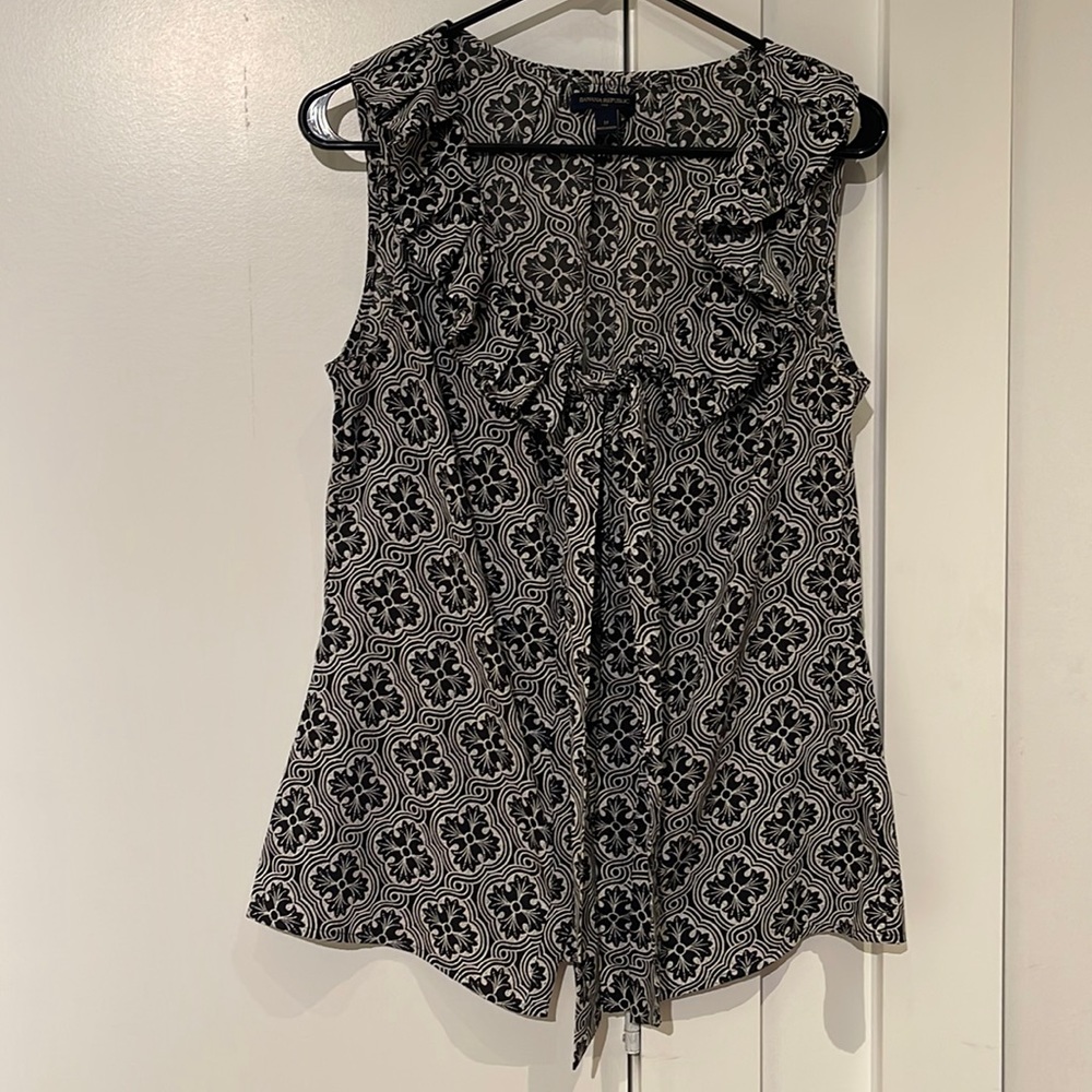 Medium Black and White Button Down Sleeveless Banana Republic Blouse